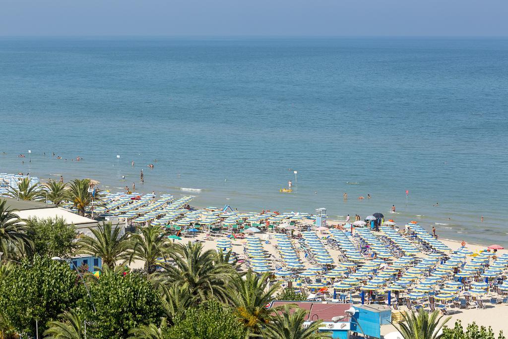 Medi Garden Hotel&Residence Alba Adriatica Exterior photo